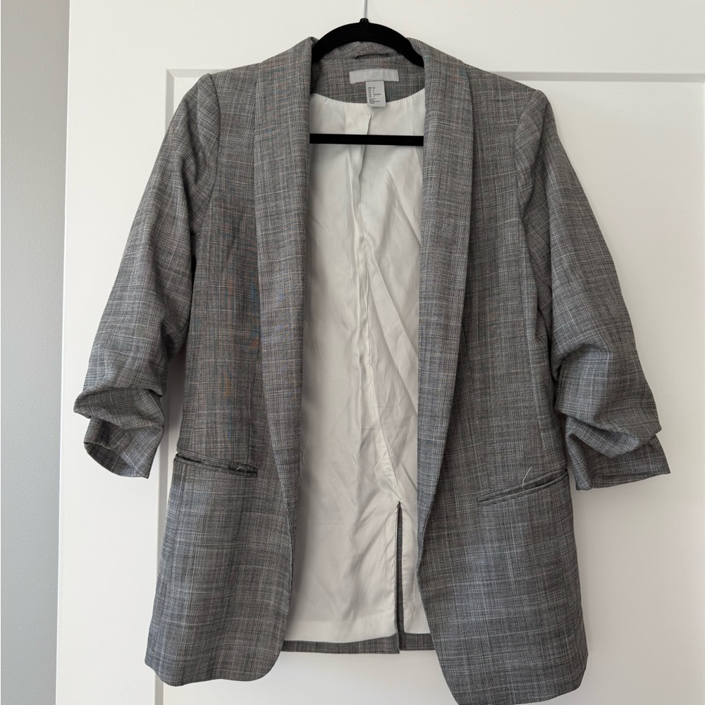 Women’s Black, Gray, and White 3/4 sleeve length blazer, excellent condition!